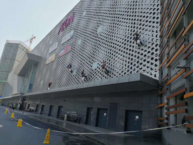 重庆外墙清洗高空作业的特殊体验